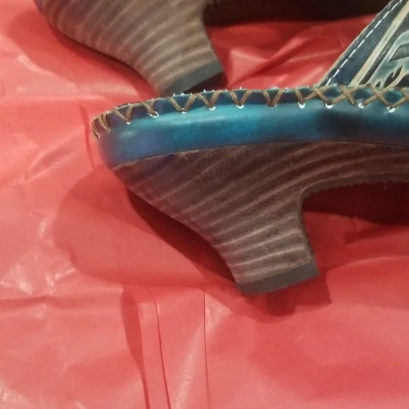 Spring Step Sandals - Picture 3 of 10